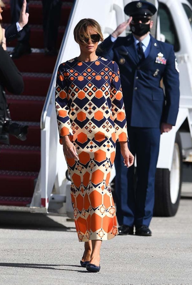 اختارت لارا زوجة اريك ترامب فستان أسود مع معطف باللون العسلي