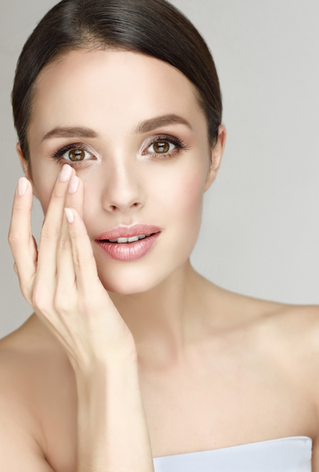 علاج مشاكل الإحمرار والإنتفاخ والسواد تحت العين بالطرق الطبيعية