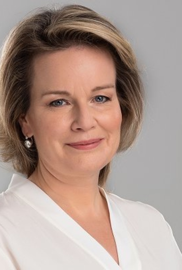 صورة رسمية جديدة للملكة ماتيلد بمناسبة عيد ميلادها 48