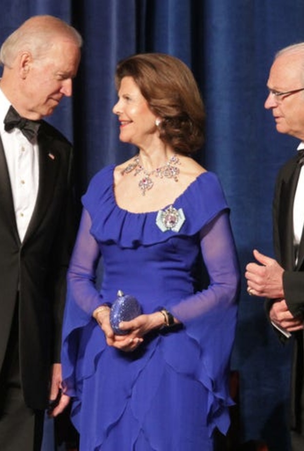 التقى بايدن أيضا بالملك كارل السادس عشر غوستاف  ملك السويد وزوجته الملكة سيلفيا 