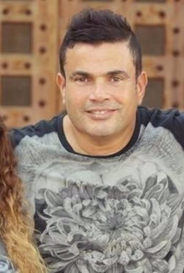 عمرو دياب وابنيه