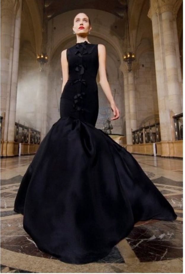 فستان راقي من Carolina Herrera  