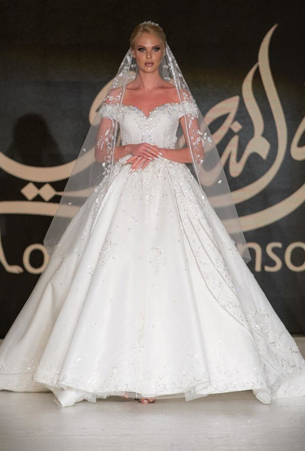 فستان زفاف من منى المنصوري