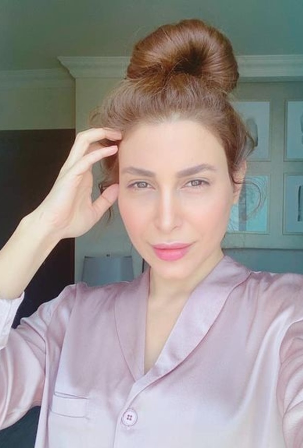 اطلالات جمالية ناعمة تناسب الحجر المنزلي مستوحاة من يارا