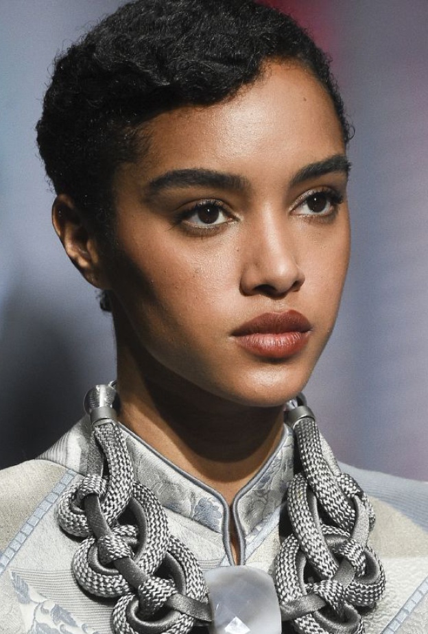 الوان مكياج برونزية تناسب البشرة السمراء من Giorgio Armani