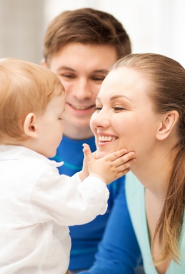 نصائح تربوية لتحقيق التواصل القوي بين الوالدين والطفل