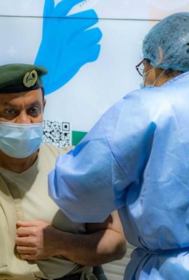  شرطة دبي توفر لقاح كوفيد-19 لأفرادها في أماكن العمل