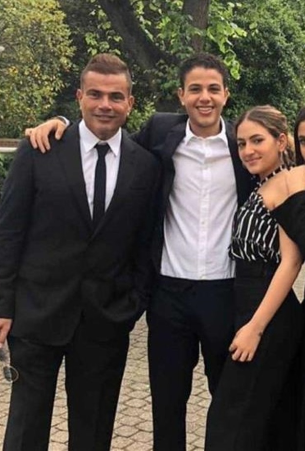 اسرة عمرو دياب