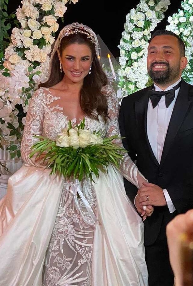 اطلالة درة في حفل زفافها