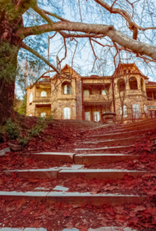 الحكومة اليونانية تستعد لتحويل القصر الملكي السابق إلى منتجع سياحي