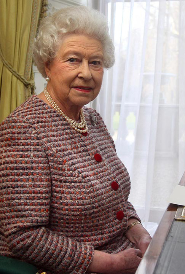 ملكة بريطانيا تستعد للتعاقد مع مدير لصفحات قصر باكنغهام على مواقع التواصل