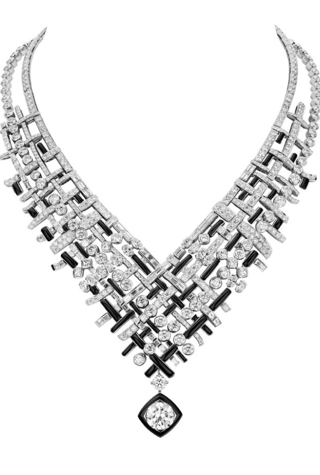  قلادة من شانيل Chanel