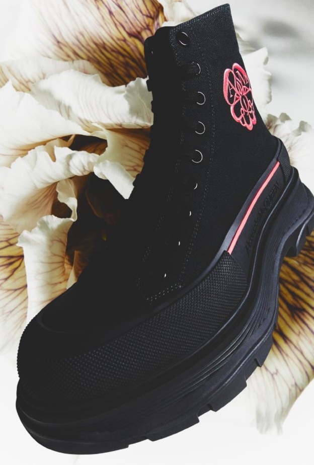 تشكيلة ألكسندر ماكوين ليوم الحب ورأس السنة الصينية