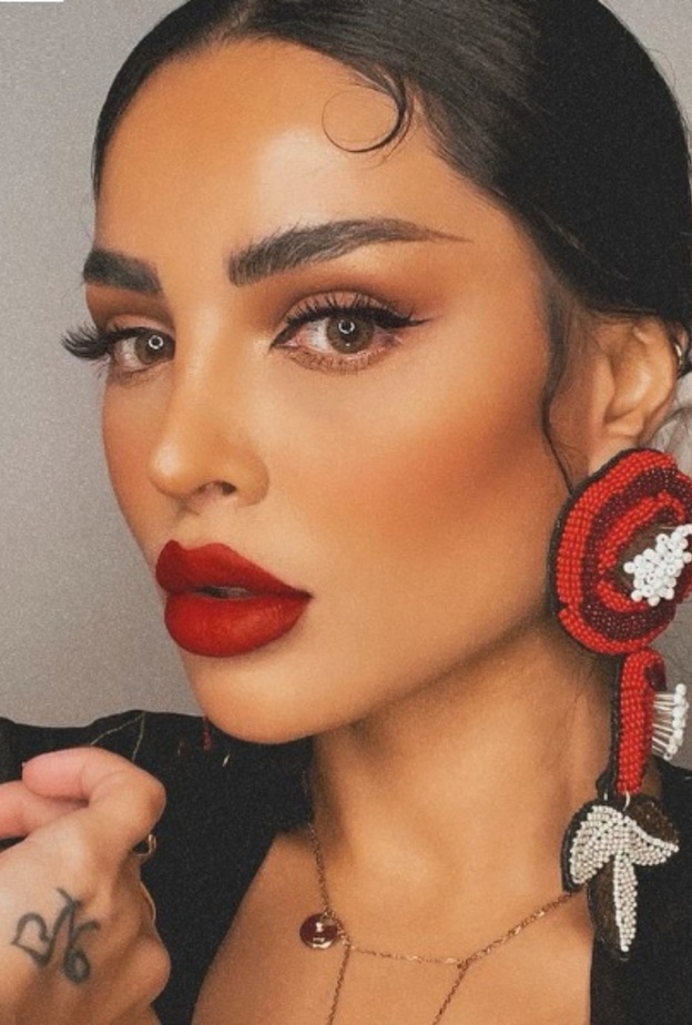 شبيهة نادين نجيم