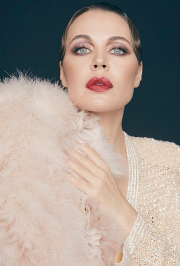  اجمل الوان احمر الشفاه القوي من وحي دار Ulyana Sergeenko