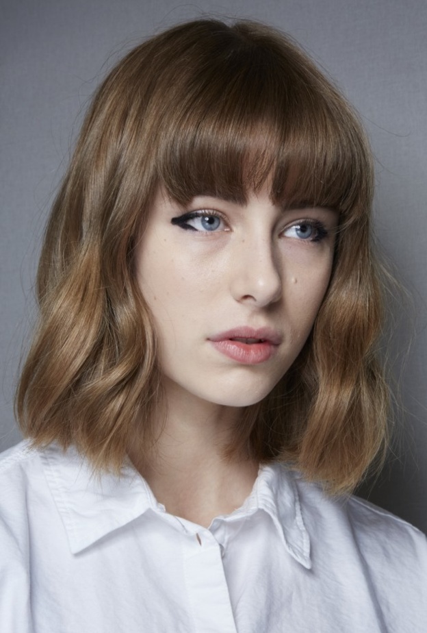 تسريحات وقصات شعر تناسب الوجه الطويل 2021