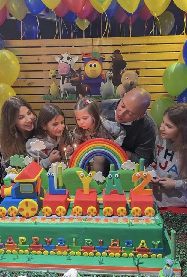 نانسي عجرم تنشر صور عائلية لطيفة بمناسبة عيد ميلاد ابنتها الصغيرة