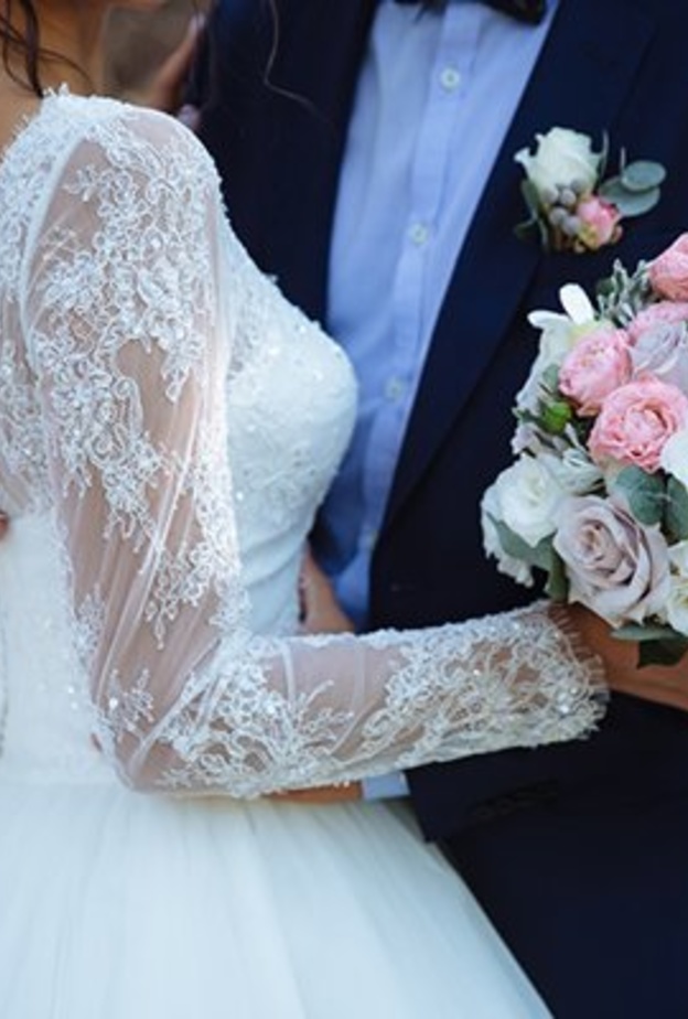  الجدري المائي يفسد زفاف عروس