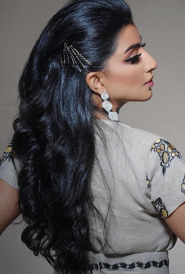  صبغ الشعر بالطرق الطبيعية هي إحدى النصائح لشعر صحي مثل بثينة الرئيسي