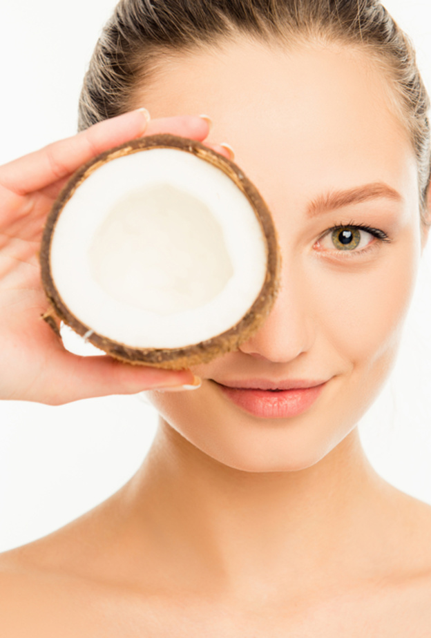  اهم فوائد خلطات جوز الهند للبشرة