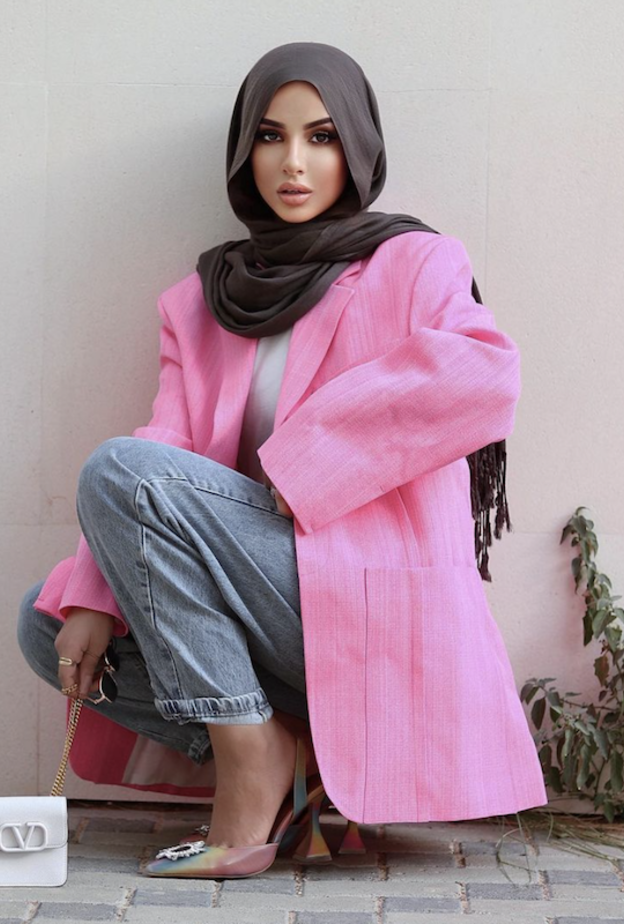 اطلالات شبابية للمحجبات في الجينز