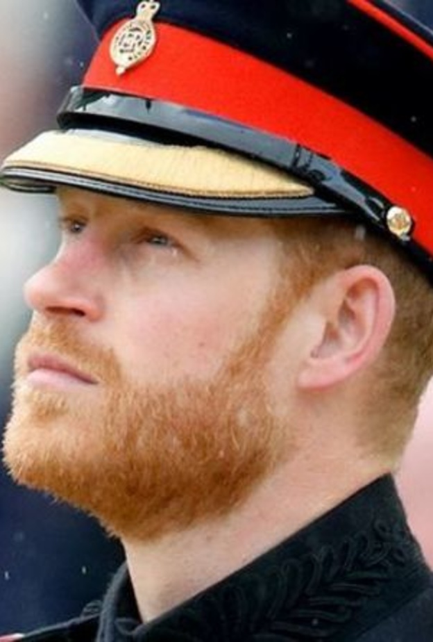 ‎هل تعوض الملكة الأمير هاري وتعيد له الألقاب العسكرية؟