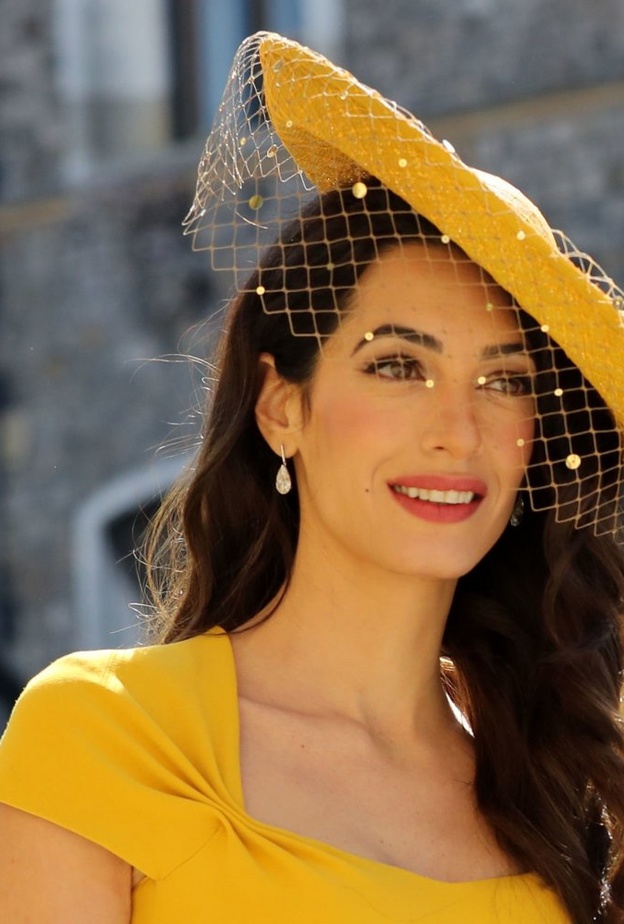 إطلالة ملكية من وحي أمل كلوني