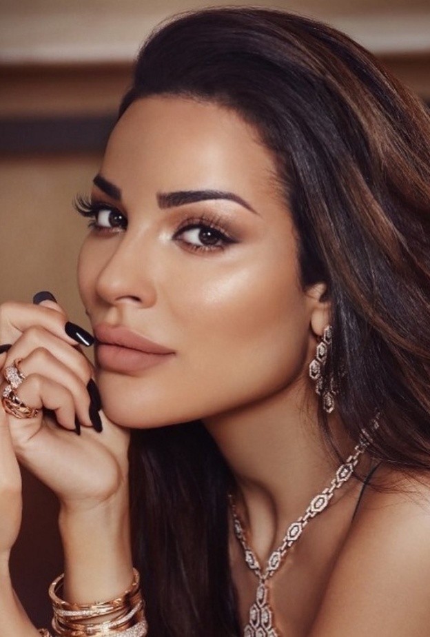  مكياج ترابي بأسلوب نادين نجيم لشتاء 2021