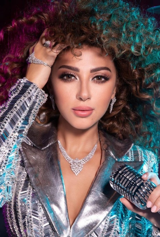 قلادات فخمة للعروس مستوحاة من ميريام فارس من دار Lazurde