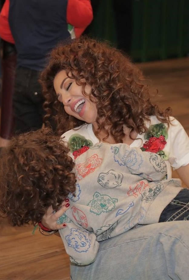 ميريام فارس وابنها 