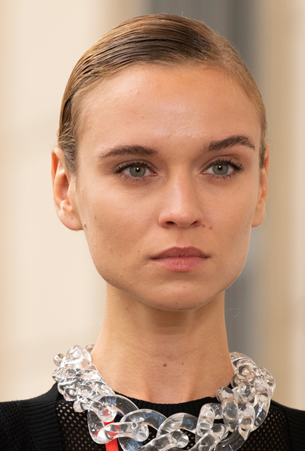  احدث مستحضرات الماسكارا لتطويل وتكثيف الرموش القصيرة بطرق بسيطة