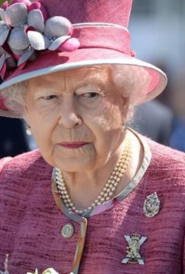 في ذكرى وفاة والدها.. تقليد قديم ستكسره إليزابيث الثانية ملكة بريطانيا هذا العام