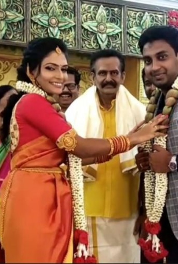  والد عروس متوفى منذ سنوات يشارك ابنته حفل زفافها