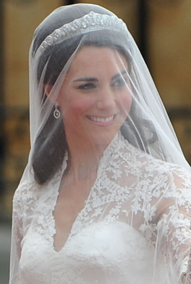 أجمل فساتين الزفاف الملكية التي كللت أشهر قصص الحب 