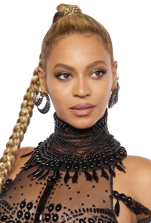  بيونسيه بتسريحة ضفيرة ذيل الحصان