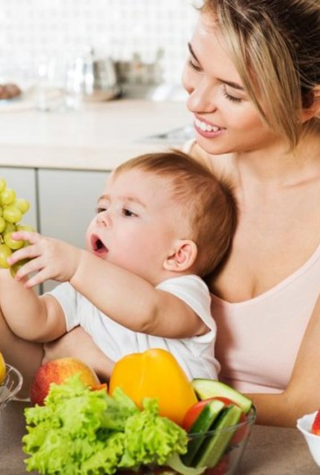 فوائد العنب الأخضر للرضع وكيف ومتي يعطى للرضيع