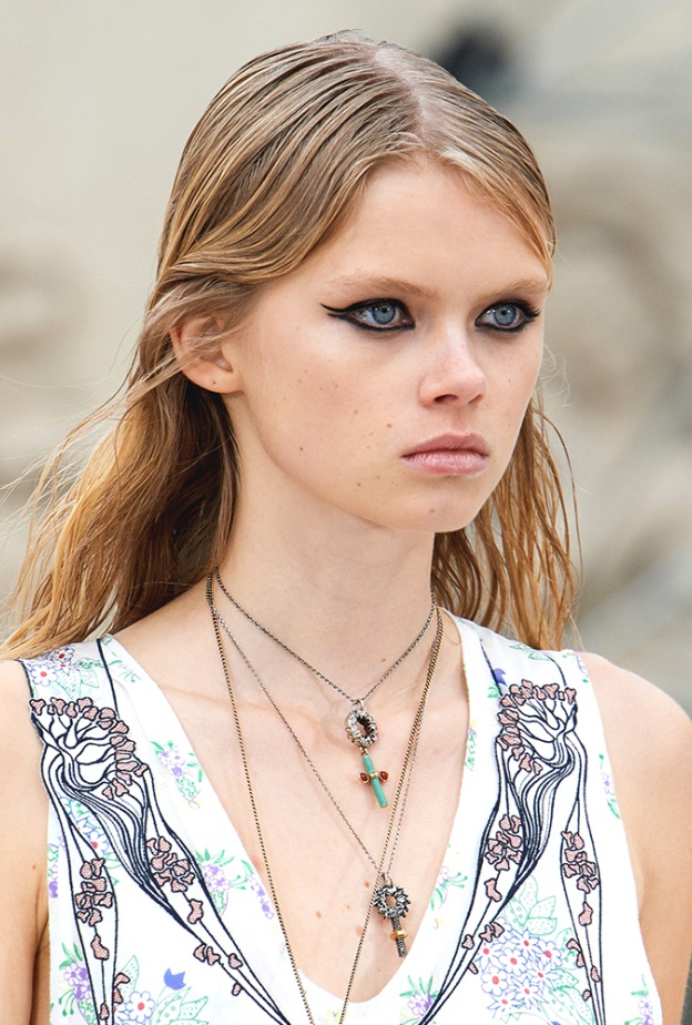 رسمات الايلاينر العريض غير المترابط من دار Chloe