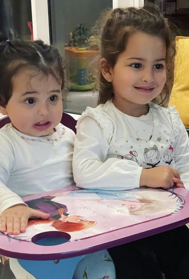 صورة لطيفة جداً نشرها وسام بريدي لابنتيه بيلا وصوفيا