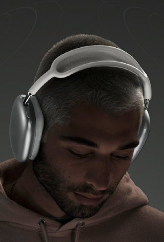 سماعة مصنوعة من الذهب وجلد التمساح النادر