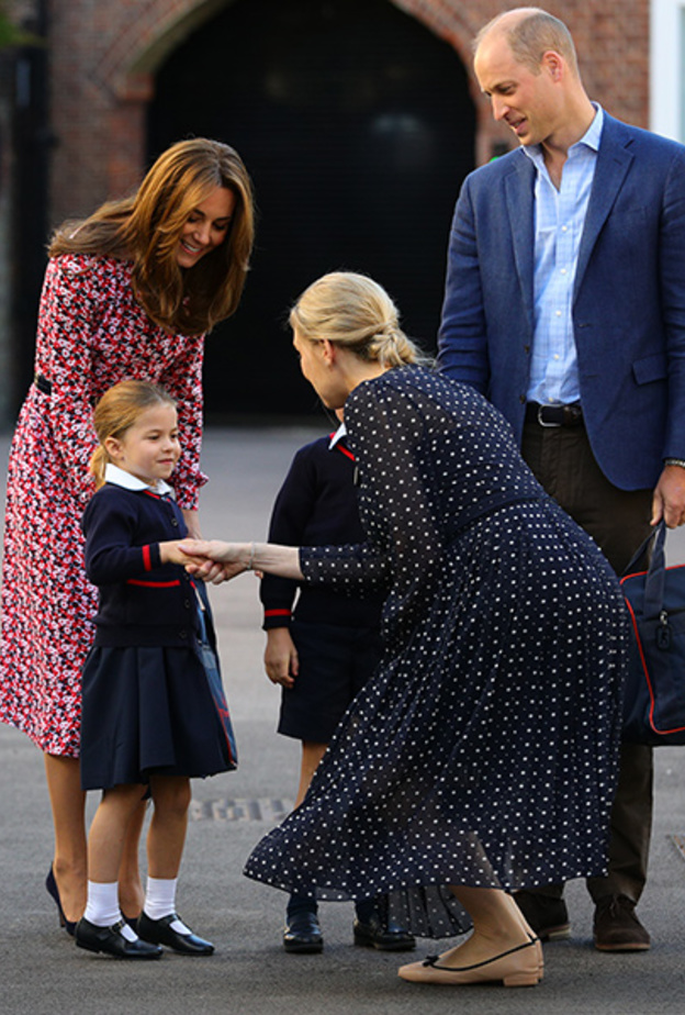 فيديو طريف يظهر لقطات تحاكي فيها الأميرة تشارلوت والدتها كيت ميدلتون