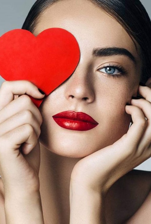 نصائح بسيطة للحصول على مكياج رائع في عيد الحب