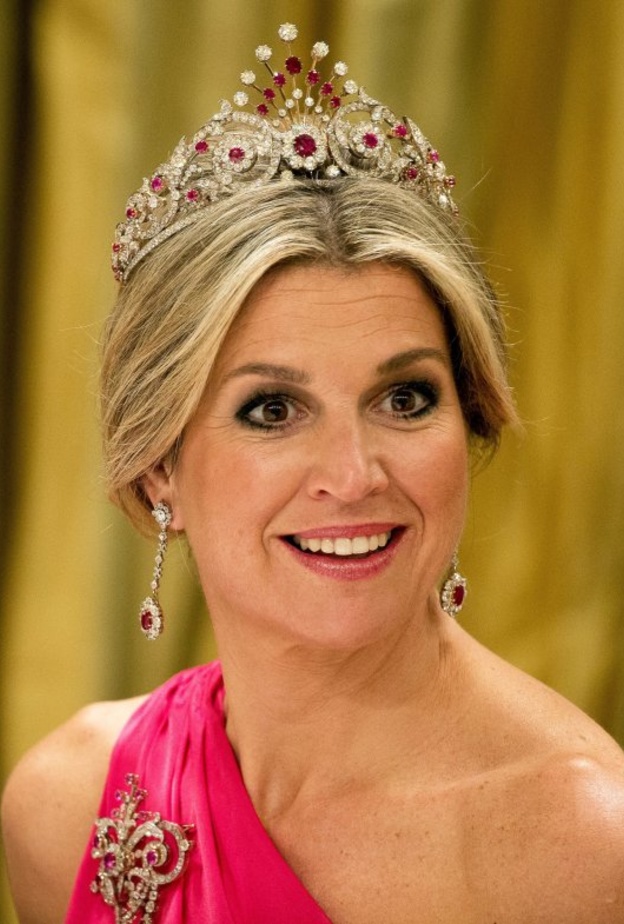  الملكة ماكسيما تتألق بتاج Ruby Peacock Tiara