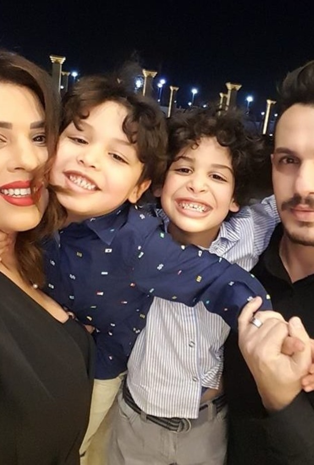 احمد ابراهيم وياسمين عيسى وابنائهما