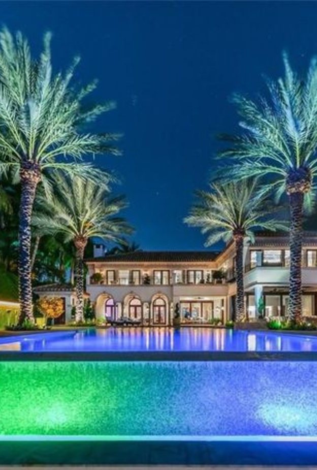  موقعه المميز في ستار آيلاند في ميامي وهي وجهة مفضلة للمشاهير