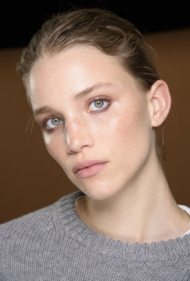  أفضل أنواع سيروم ترطيب البشرة 2021