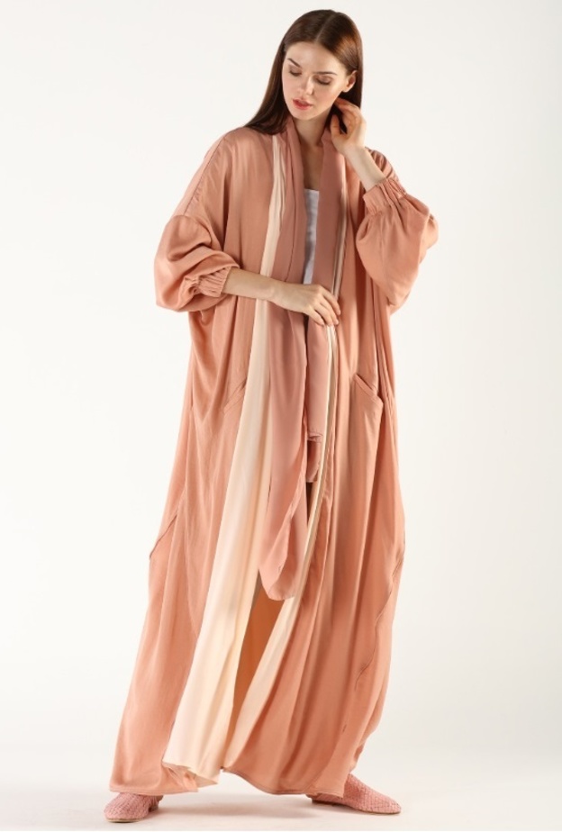 الأخضر الداكن والراقي بعباية قمة في البساطة من BY AMAL MURAD