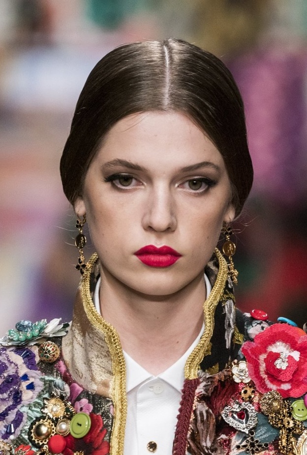 مستحضرات مكياج تعزز من جمال العيون الصغيرة وطرق تطبيقها