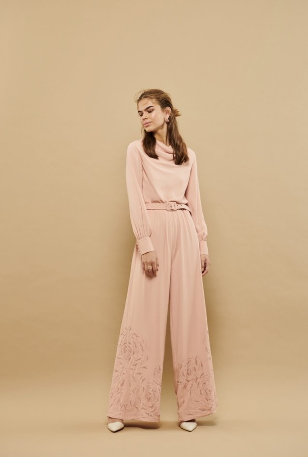 اخترنا اطلالات حالمة ورومانسية  ليوم الحب من وحي مصممات خليجيات