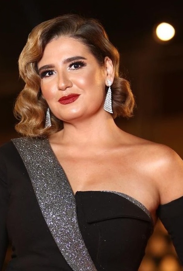 الفنانة هنا شيحة
