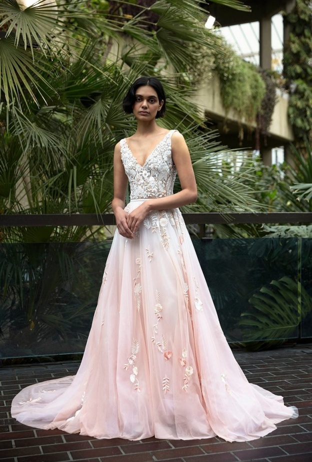 فساتين زفاف مطبعه بالورود من hermione